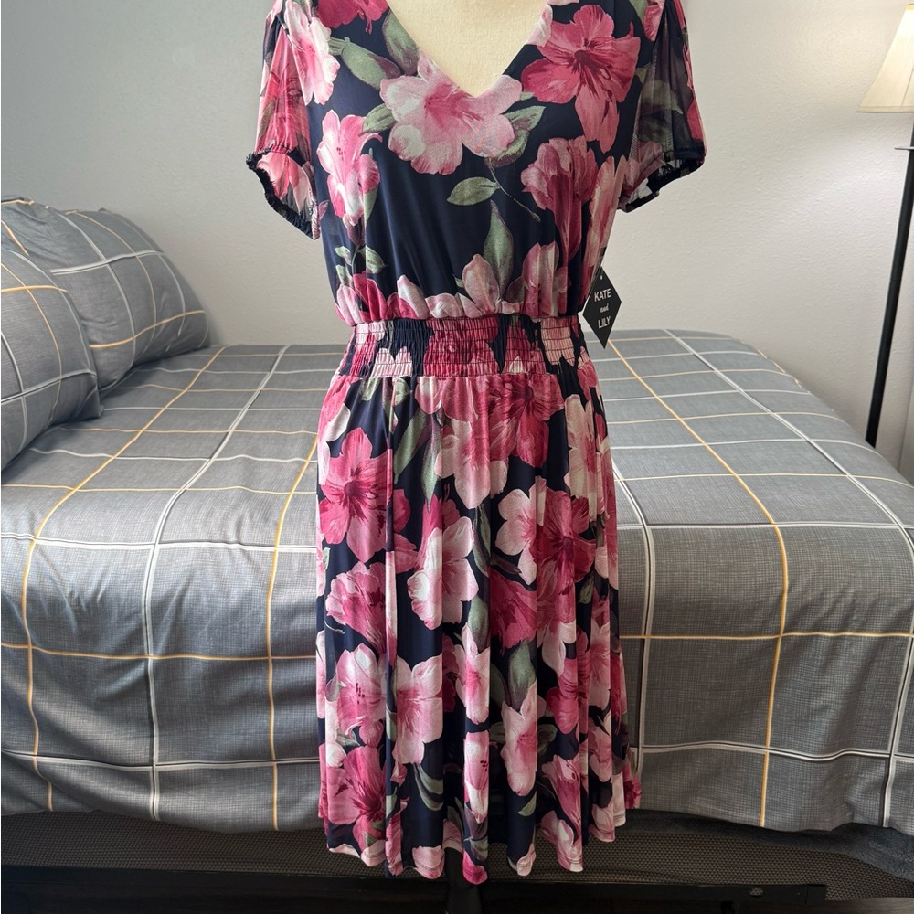 👗NWT Kate and Lily Floral V-Neck Dress with Pink and Green Accents Size 12